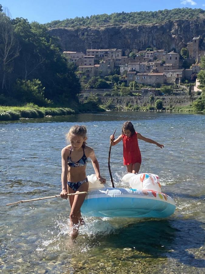 Les Roches